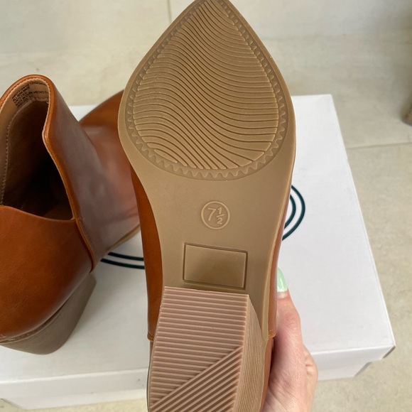 Scoop Heeled Booties in Cognac Color Size 7.5 - NEW WITH BOX - Picture 8 of 10